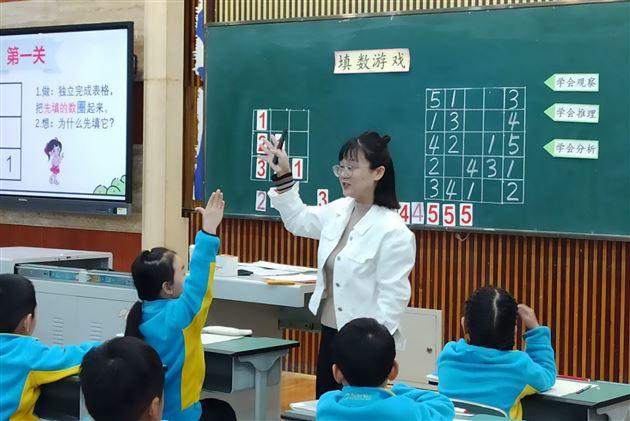 小学数学新教师怎么上课，小学数学新教师如何高效开展课堂教学？