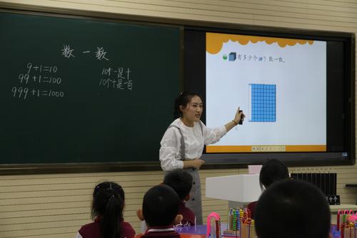 怎么描述小学数学老师，如何生动描述小学数学老师的特点与魅力？