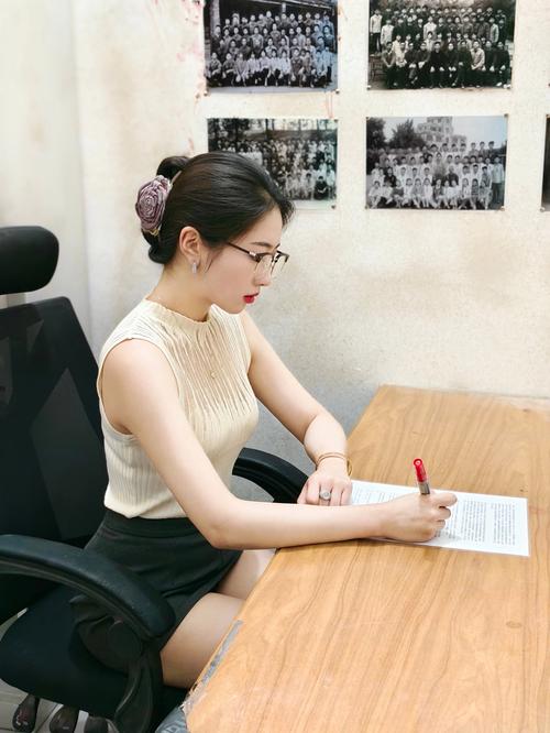 详细阅读:青山高中数学老师推荐?优秀数学教师名单汇总 青山高中数学老师推荐?优秀数学教师名单汇总