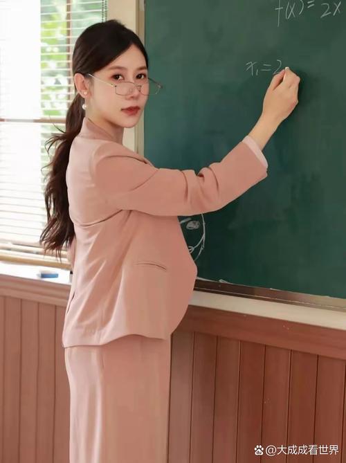 小学数学女教师的教学效果与现状如何？