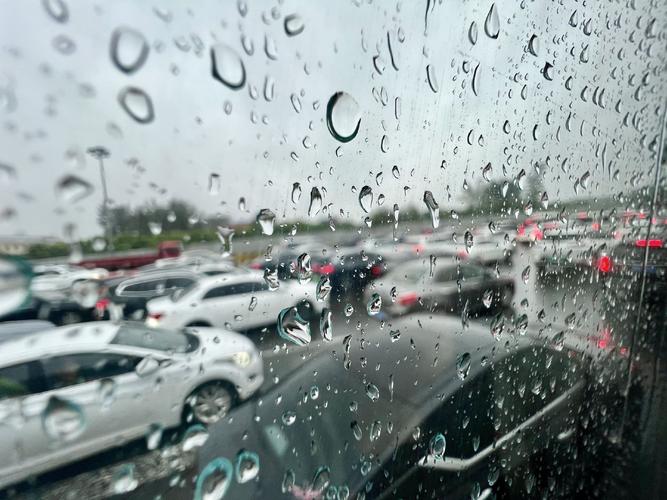 北京暴雨实时情况报告，暴雨来袭，城市如何应对？
