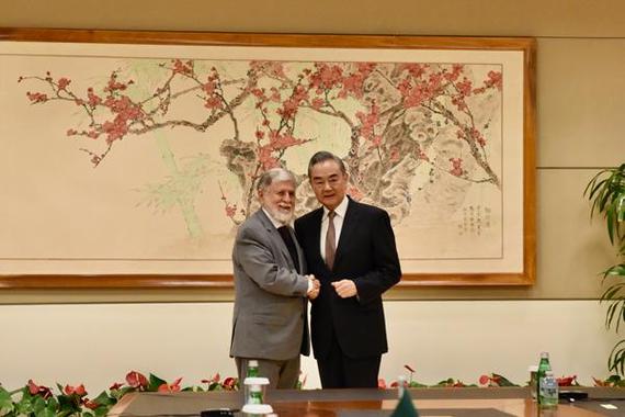 详细阅读:王毅与美中贸易全国委员会代表团举行会谈,深化交流,共谋发展 王毅与美中贸易全国委员会代表团举行会谈,深化交流,共谋发展