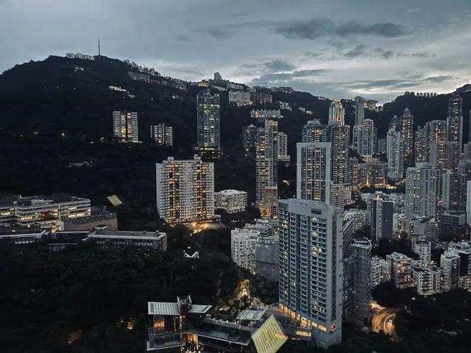 许家印香港豪宅涉嫌违建五千尺引热议