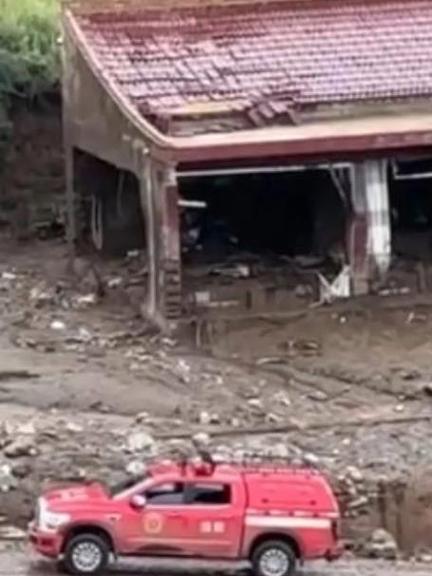 甘肃榆中县山洪灾害造成重大伤亡，10人死亡，33人失联的紧急状况