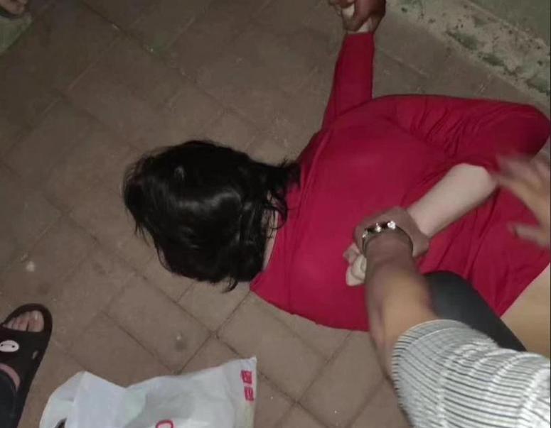 洗浴店女浴区惊现男子身影，女子遭遇尴尬事件！