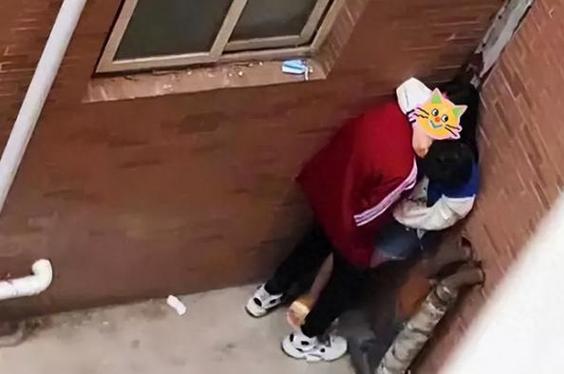 男子因女友穿裙子出门引发暴力事件，殴打强奸震惊社会