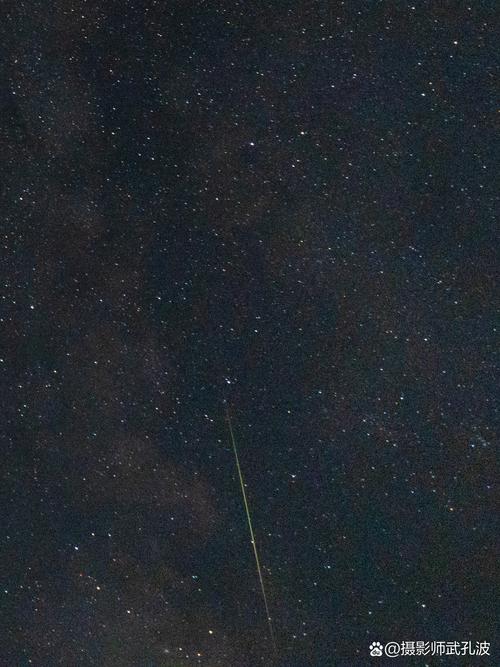 英仙座流星雨惊艳瞬间，我拍下的星空盛宴