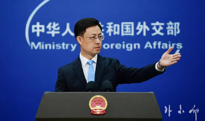 特朗普与普京会晤前夕的新威胁，国际关系的风云变幻