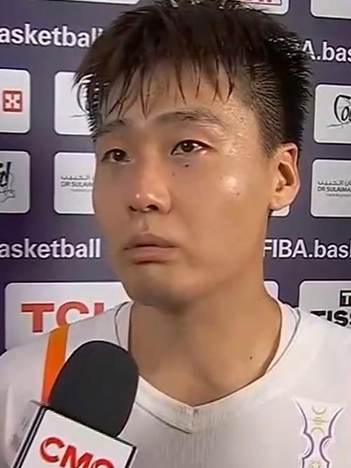 赵睿赛后泪洒球场，球迷齐声高喊MVP，荣耀时刻见证传奇！