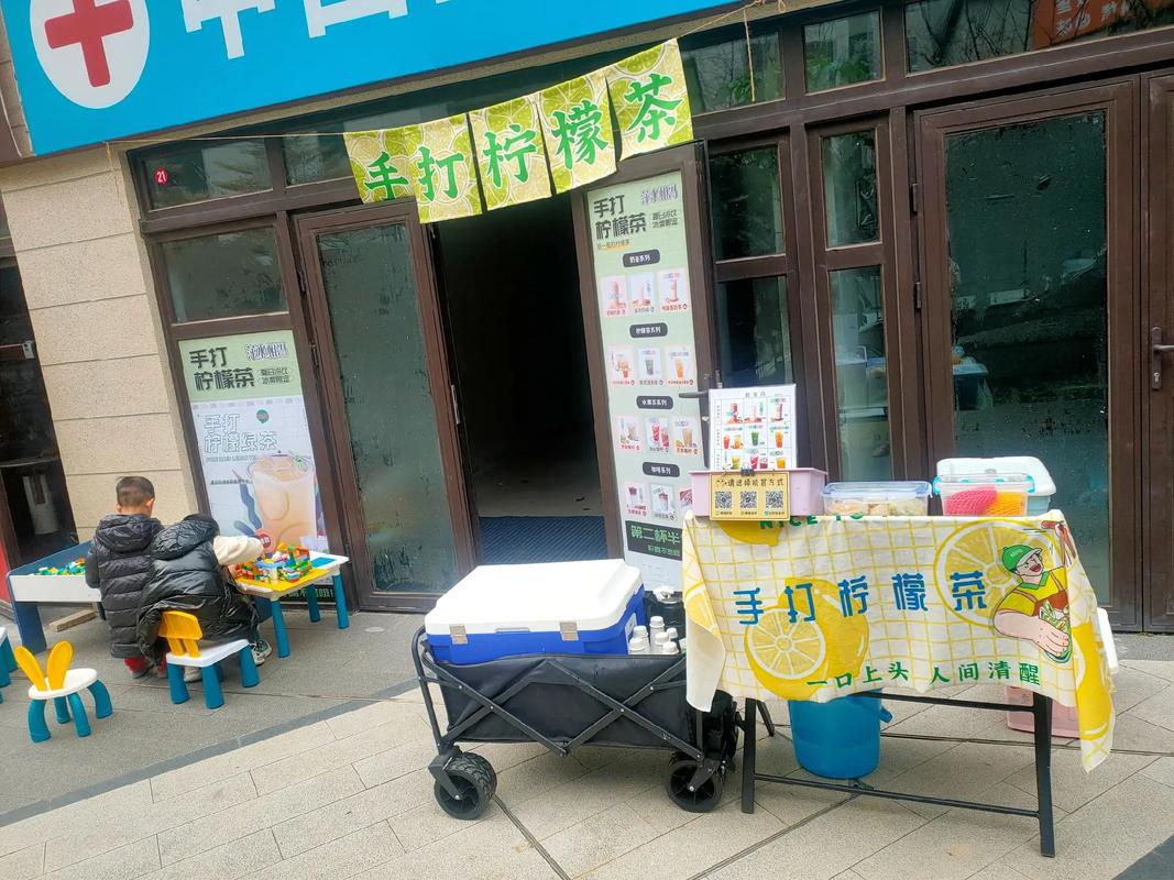 五年级小学生摆摊卖奶茶月入四千，小小创业者的成功故事
