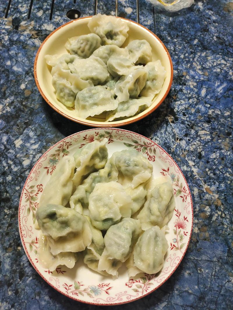 一顿吃200个水饺的16个外甥开学记