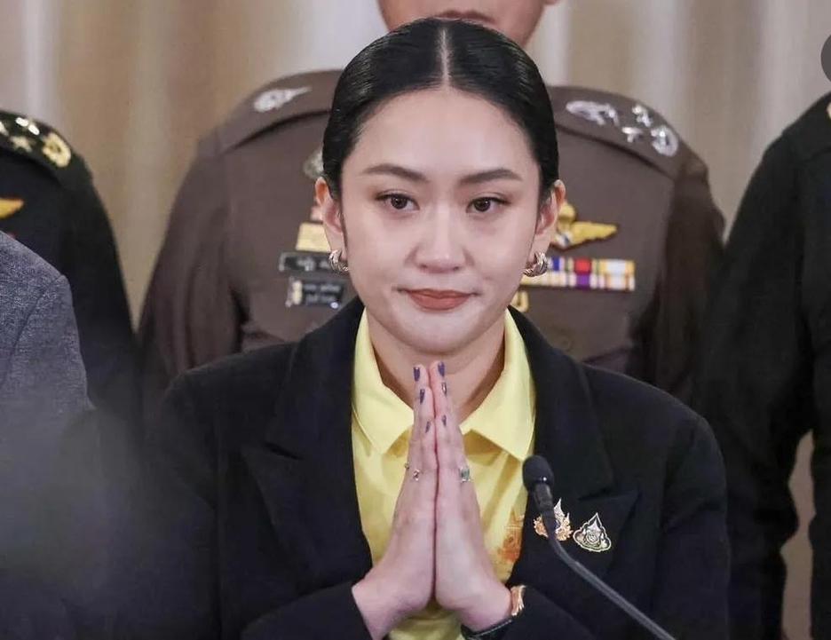 佩通坦微笑露面后卸任泰国总理职务