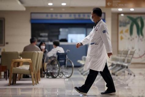 韩国医生辞职风波平息，历时十八个月的解决之路