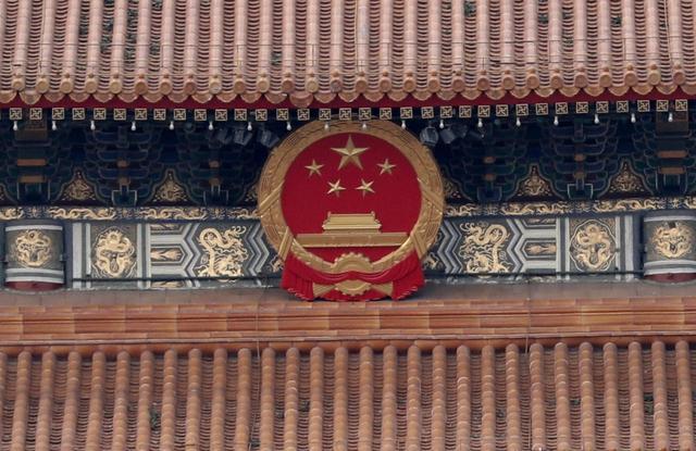 天安门城楼国徽换新装庆祝第四次更新