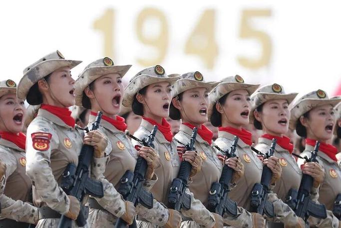民兵方队领队，向右看震撼瞬间