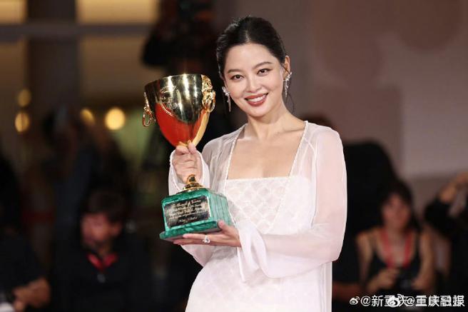 辛芷蕾荣获威尼斯电影节影后桂冠