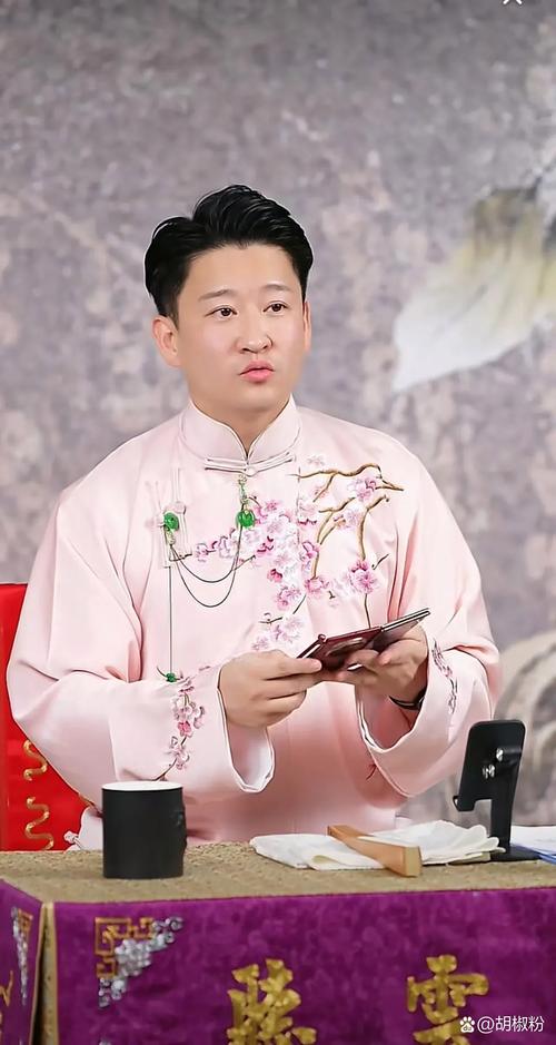相声演员曹云金教你如何打快板，从无语哥到高手的秘诀！
