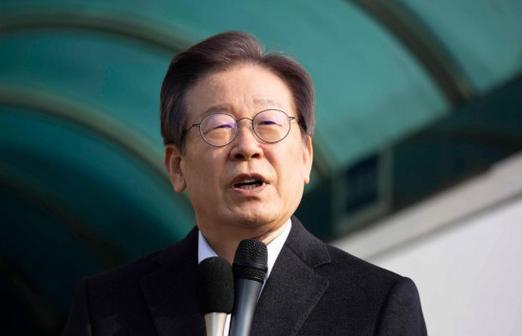 李在明批反华集会，闹事行为曝光