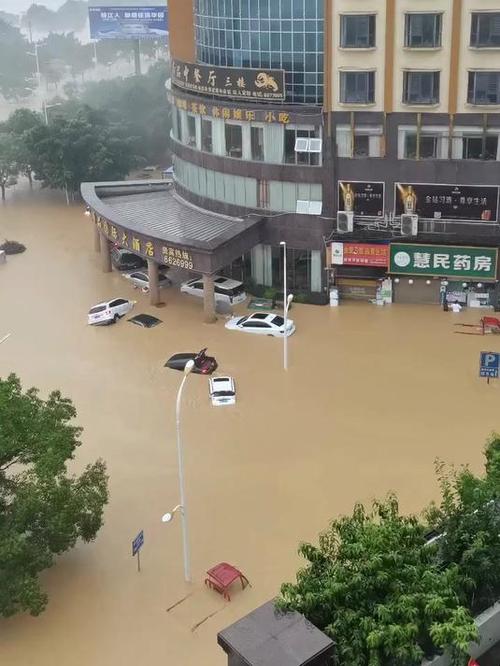 贵州印江暴雨引发城区严重内涝灾害
