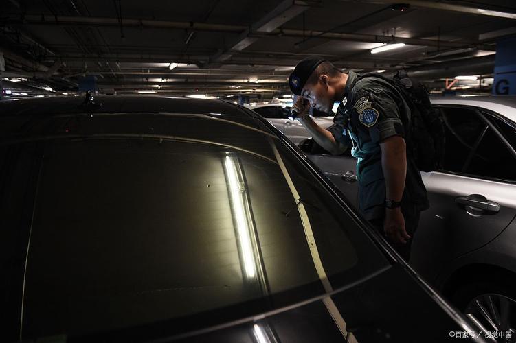 美国男子盗走救护车，疯狂行为震惊社会