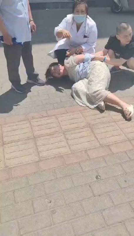 长春两女子闹市遭不明身份人员带走，警方回应事件真相