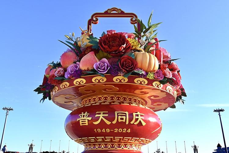 和平鸽飞天安门广场国庆花篮迎祖国庆典