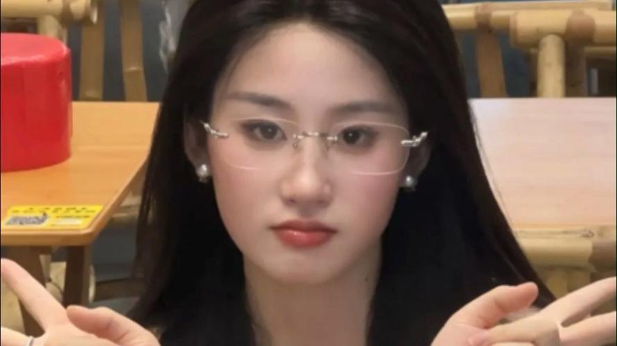 女孩神似刘亦菲，三条视频迅速涨粉至20万！