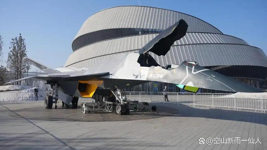白帝战机亮相长春航展，展现中国航空工业的崭新力量