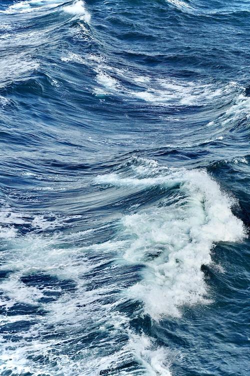 旗浪揭秘，探索海浪中的独特现象