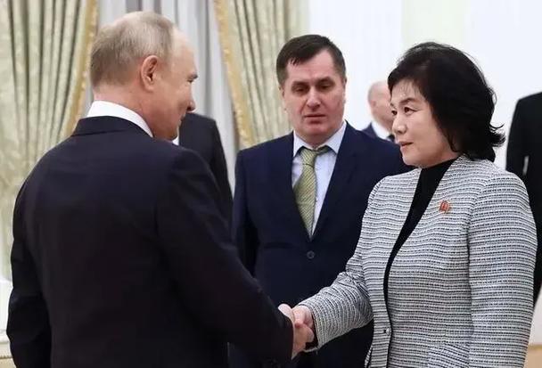 王毅在京会见朝鲜外相崔善姬，深化中朝友好合作，共谋地区和平稳定