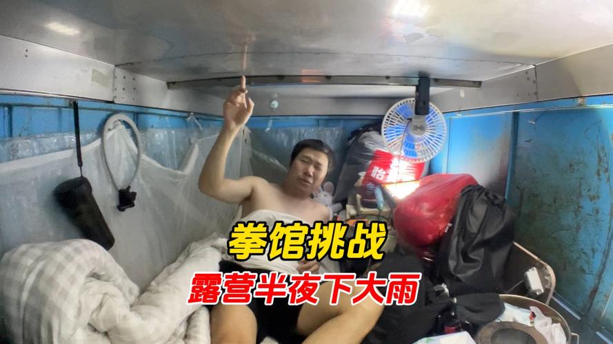 台风肆虐！150斤男生下床抵门却遭掀飞四五次