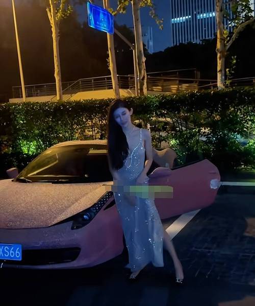 重庆女子乘豪华法拉利前往内蒙古探秘之旅