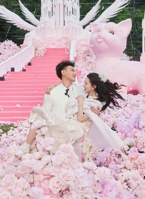 黄子韬与徐艺洋婚纱照曝光，甜蜜爱情瞬间见证爱情的力量