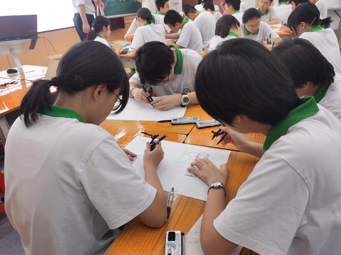 初中数学科组如何召开会议？