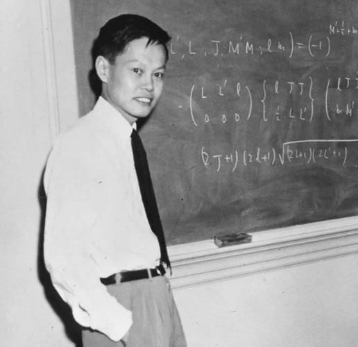 清华公开杨振宁教学画面，缅怀大师风采