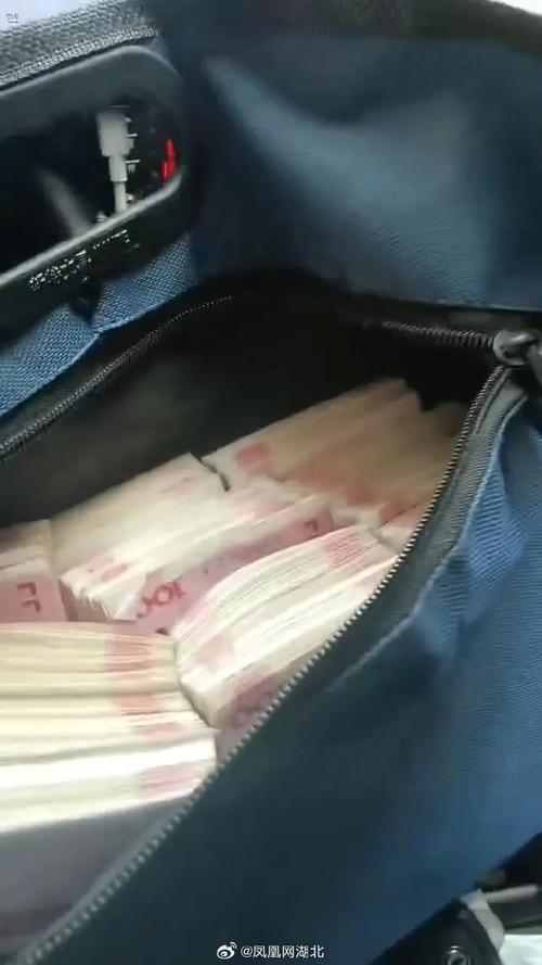 男子误将15万现金当垃圾丢弃,引发社会热议!