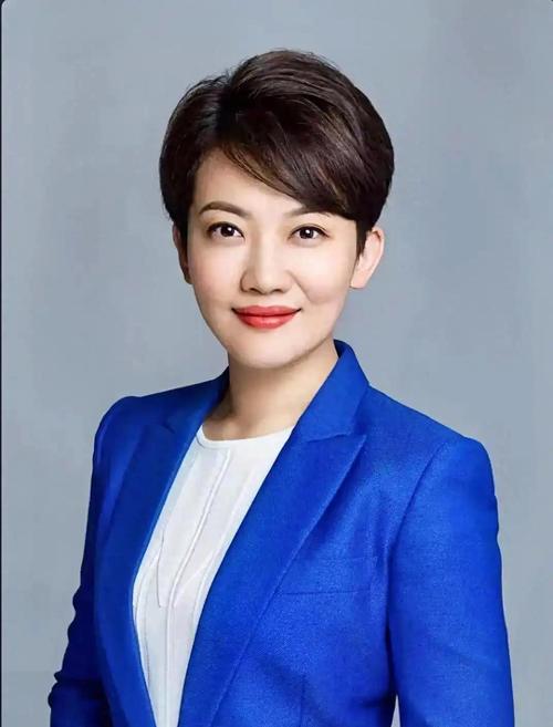 央视中文国际频道迎新主播徐睿思,展现多元文化与时代风采 央视中文国际频道迎新主播徐睿思,展现多元文化与时代风采