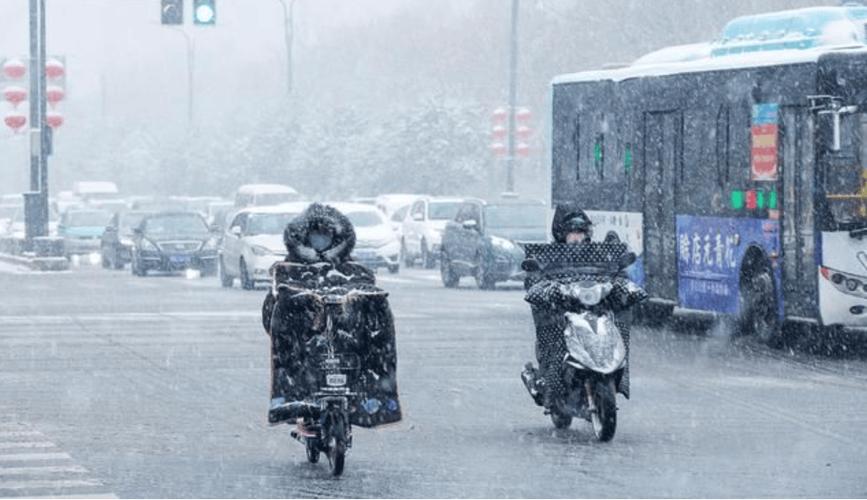 暴雨与大暴雪预警，新冷空气即将来袭，防范灾害天气！
