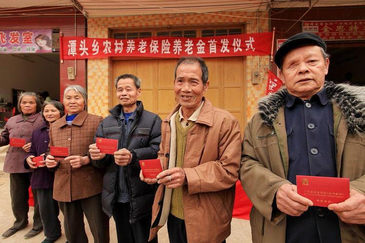 村庄连续十九年给老人发放福利,累计金额达四百万!