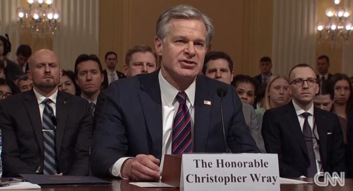 FBI局长政府专机看女友表演引发争议 FBI局长政府专机看女友表演引发争议