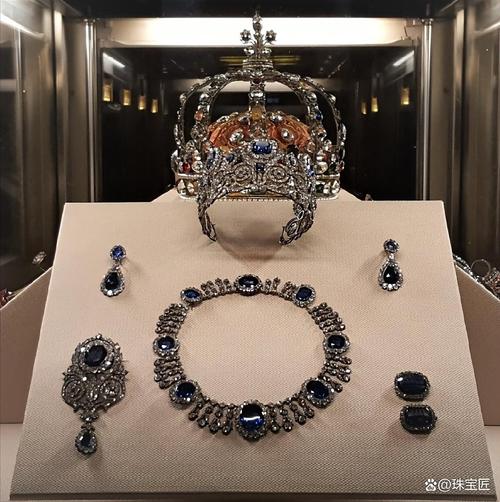 卢浮宫追回失窃皇冠修复工作面临挑战,被压平的珍宝命运如何?