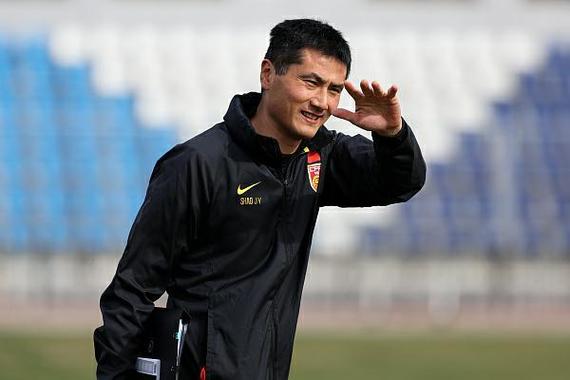 邵佳一历任国足梯队主帅与助教职务，深度解析其角色与影响